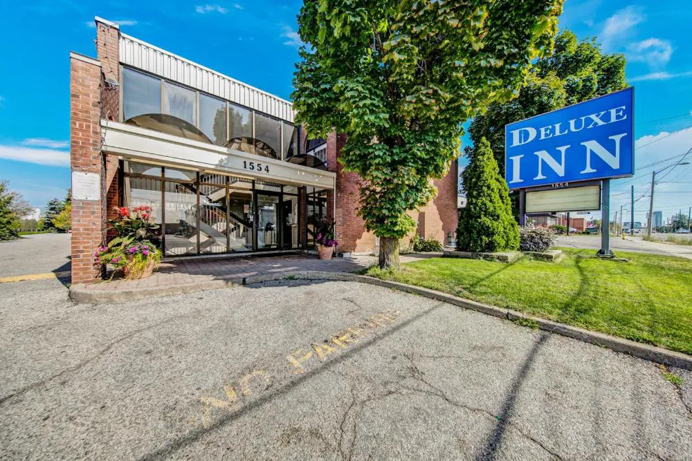 Deluxe Inn hotel hero