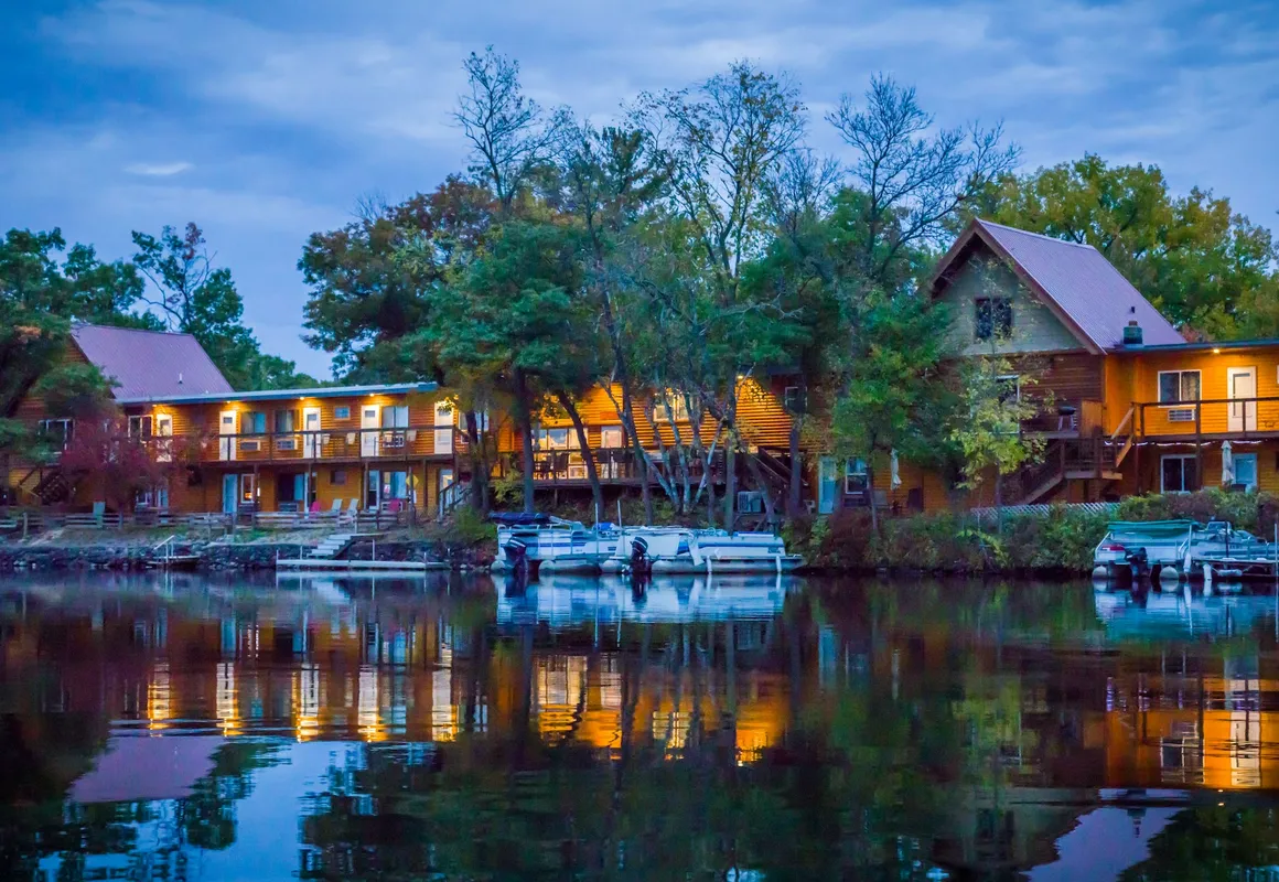 Curriers Lakeview Lodge hotel hero