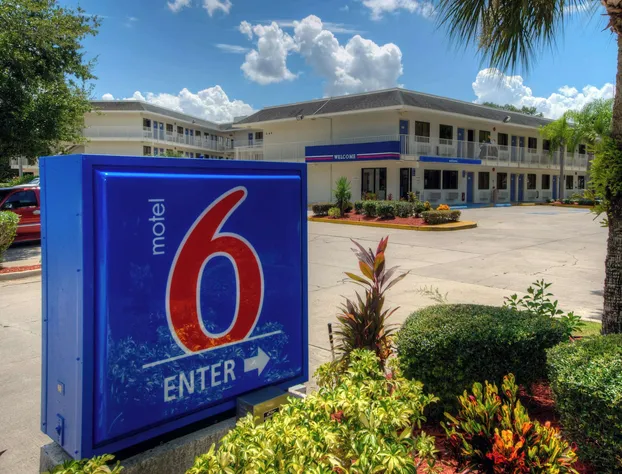 Motel 6 Bradenton, FL hotel detail image 1