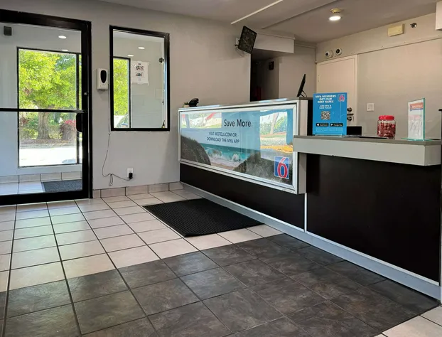 Motel 6 Bradenton, FL hotel detail image 4