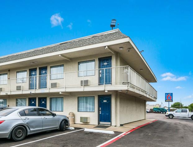 Motel 6 Irving, TX - Dallas hotel detail image 1
