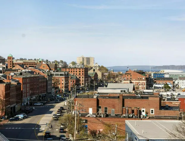 Courtyard Portland Downtown/Waterfront hotel detail image 4