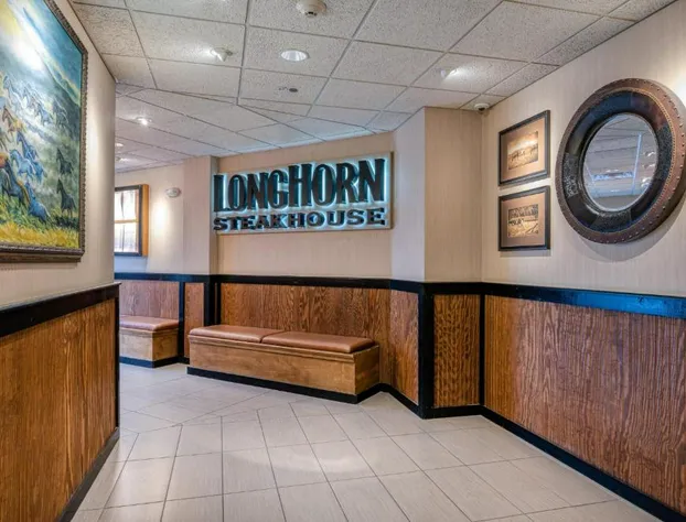 Holiday Inn Terre Haute by IHG hotel detail image 4