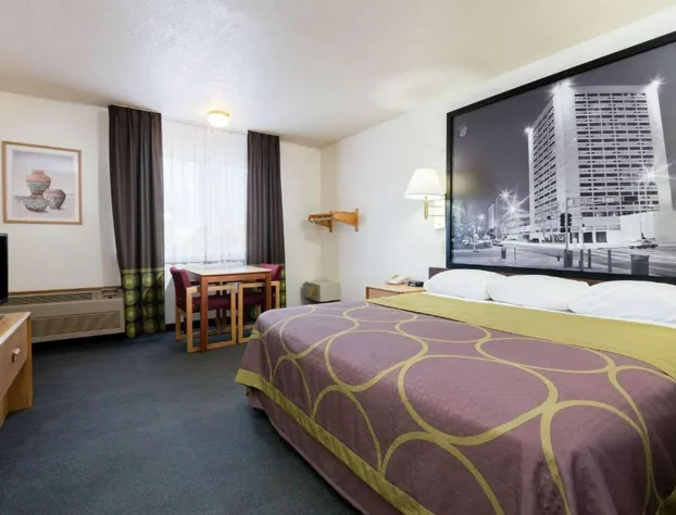Super 8 by Wyndham Bernalillo hotel detail image 2