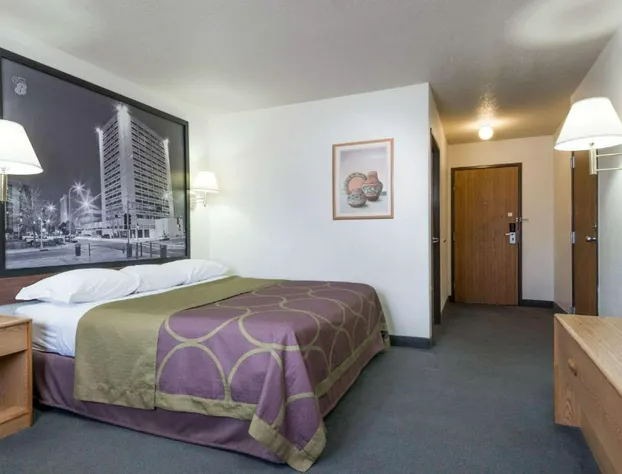 Super 8 by Wyndham Bernalillo hotel detail image 4