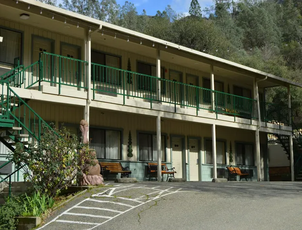 Cedar Lodge hotel detail image 2