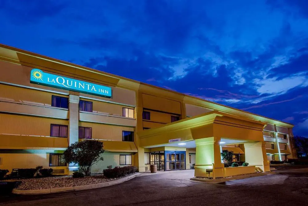 La Quinta Inn by Wyndham Detroit Southgate hotel hero