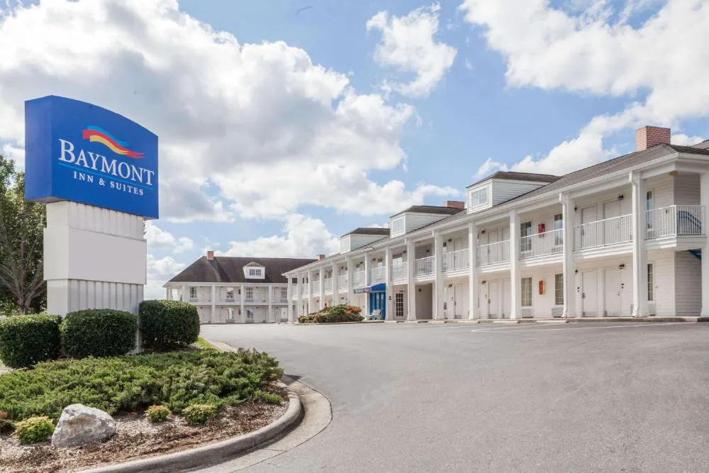 Baymont by Wyndham Hickory hotel hero