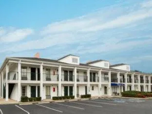 Baymont by Wyndham Hickory hotel detail image 1