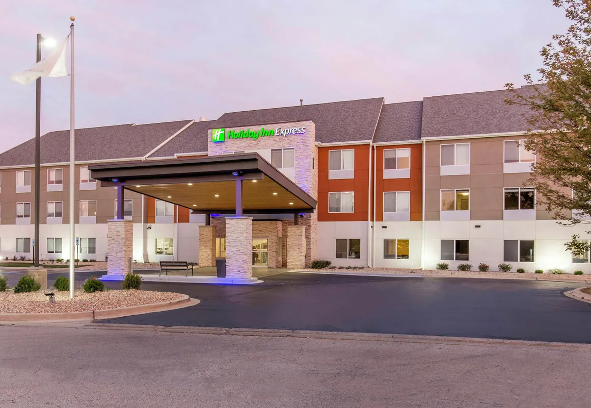 Holiday Inn Express & Suites Chicago West - St Charles by IHG hotel hero