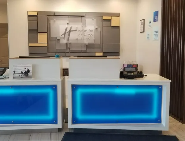 Holiday Inn Express & Suites Chicago West - St Charles by IHG hotel detail image 3