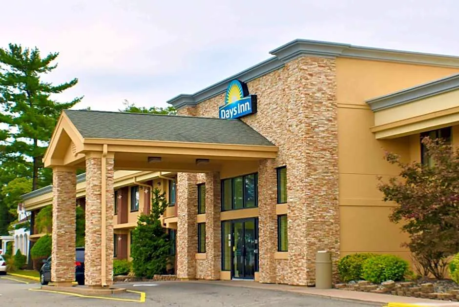 Days Inn by Wyndham Wayne hotel hero