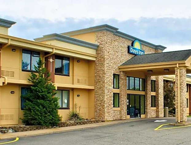 Days Inn by Wyndham Wayne hotel detail image 1