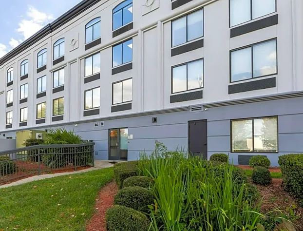 Wingate by Wyndham Charlotte Speedway/Concord hotel detail image 2