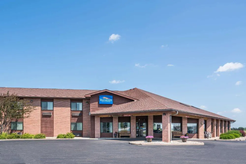 Baymont by Wyndham Marshfield hotel hero