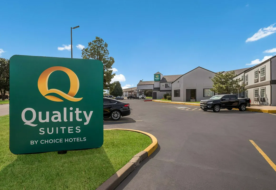 Quality Suites Tulsa I-44 hotel hero