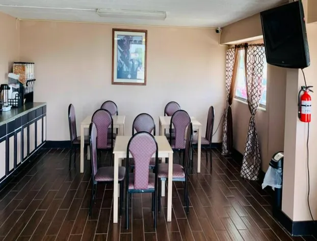 Economy Inn of Holland hotel detail image 3