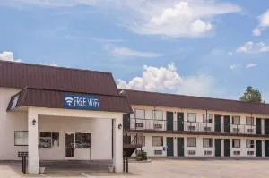 Travelodge by Wyndham Cordele hotel hero