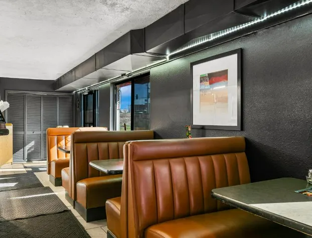 Americas Best Value Inn Lincoln Airport hotel detail image 4
