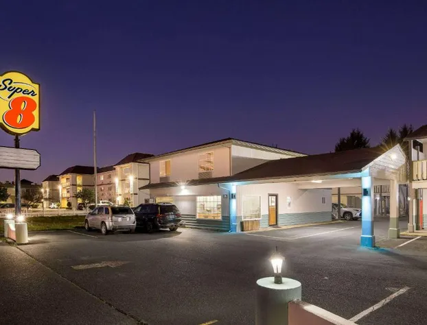 Super 8 by Wyndham Crescent City hotel detail image 1