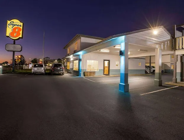 Super 8 by Wyndham Crescent City hotel detail image 4