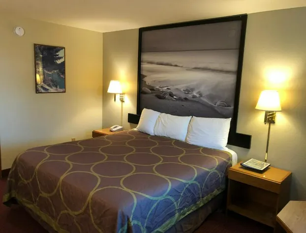 Super 8 by Wyndham Crescent City hotel detail image 4