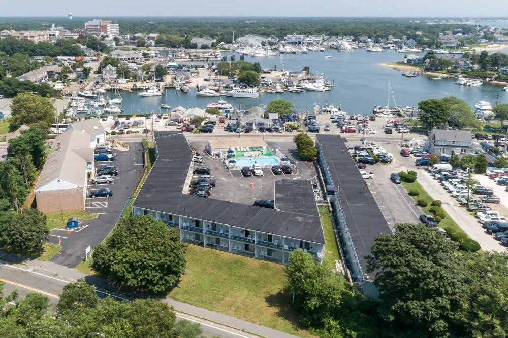 Ocean Street Inn on Hyannis Harbor hotel hero