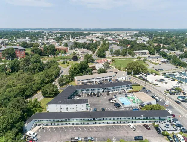 Ocean Street Inn on Hyannis Harbor hotel detail image 1