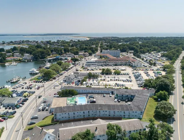 Ocean Street Inn on Hyannis Harbor hotel detail image 2