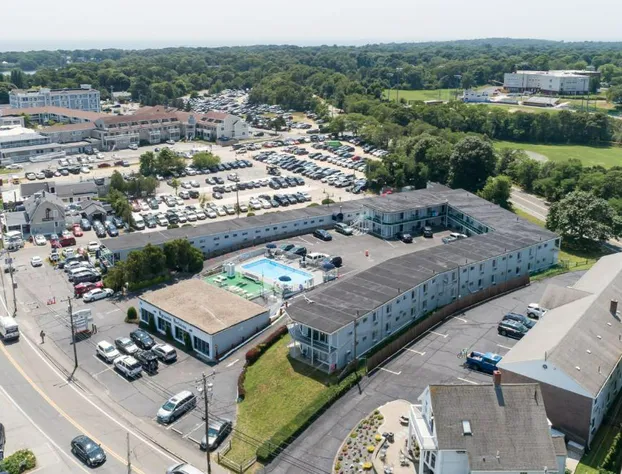 Ocean Street Inn on Hyannis Harbor hotel detail image 3
