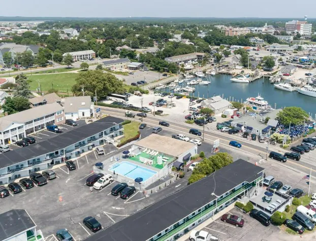 Ocean Street Inn on Hyannis Harbor hotel detail image 4