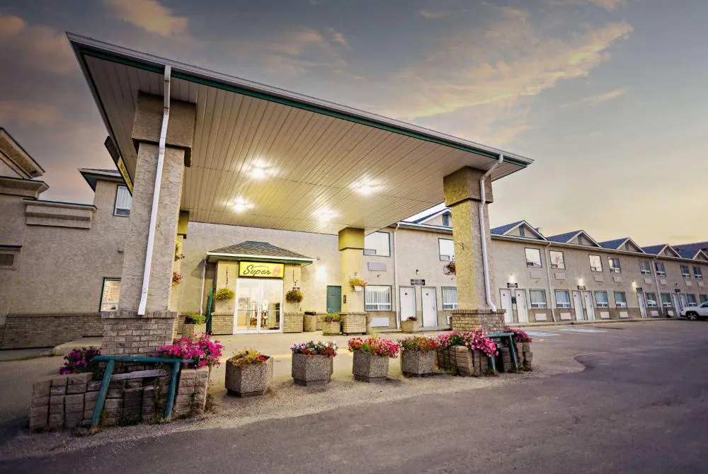 Super 8 by Wyndham Drayton Valley hotel hero