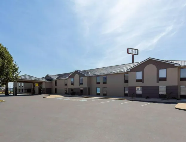 Super 8 by Wyndham Shepherdsville / Louisville South I65 hotel detail image 1