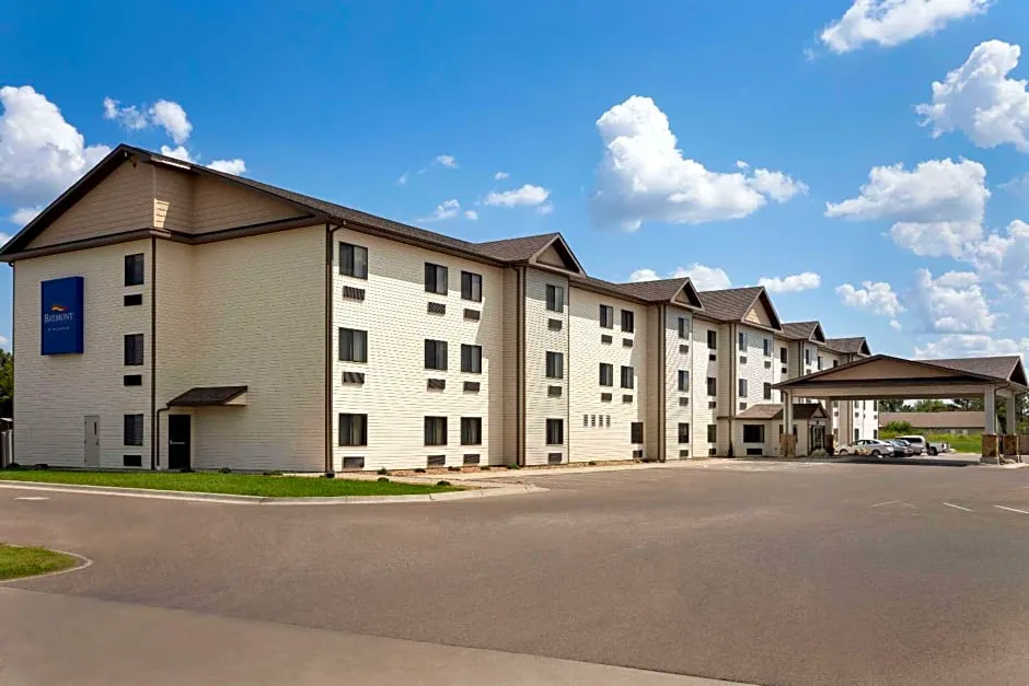 Baymont by Wyndham Wellington hotel hero