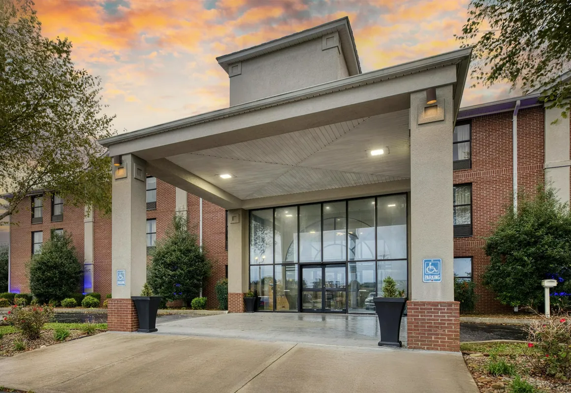 Best Western Lake Cumberland Inn hotel hero