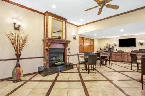 Super 8 by Wyndham Clinton hotel detail image 2