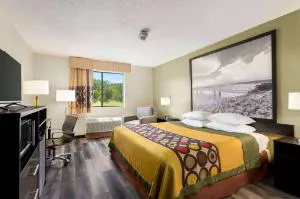 Super 8 by Wyndham Clinton hotel detail image 2