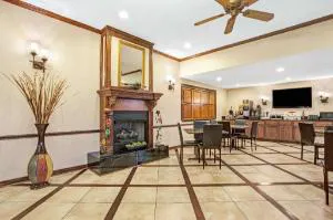 Super 8 by Wyndham Clinton hotel detail image 3