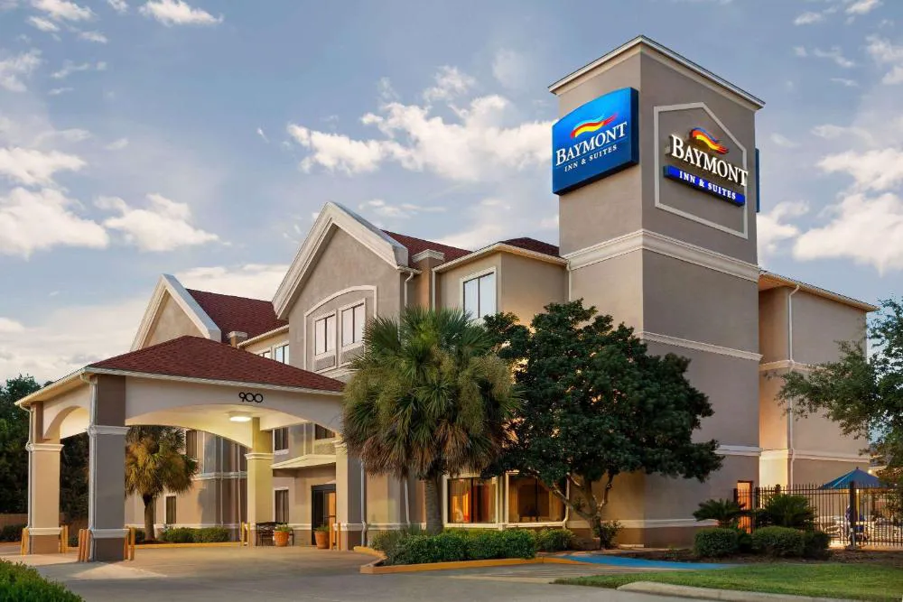 Baymont by Wyndham Clute/Lake Jackson hotel hero