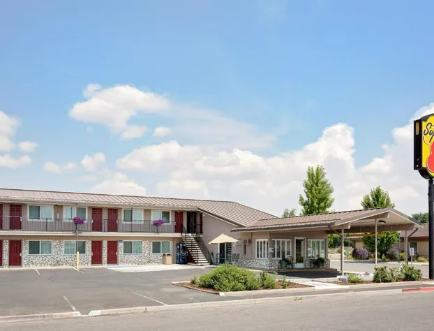 Super 8 by Wyndham Alturas hotel detail image 1