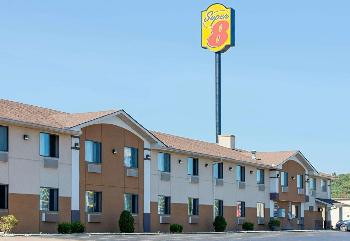 Super 8 by Wyndham Ripley hotel hero