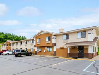 Super 8 by Wyndham Ripley hotel detail image 1