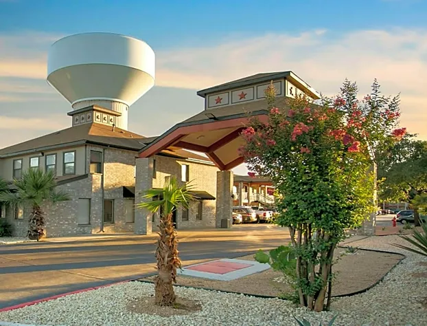 Econo Lodge Near Lackland Air Force Base - SeaWorld hotel detail image 1