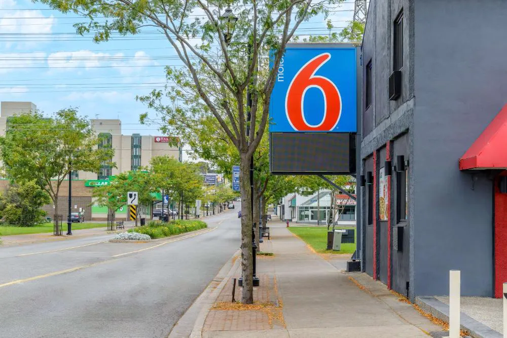 Motel 6 Niagara Falls, ON – Near the Falls hotel hero