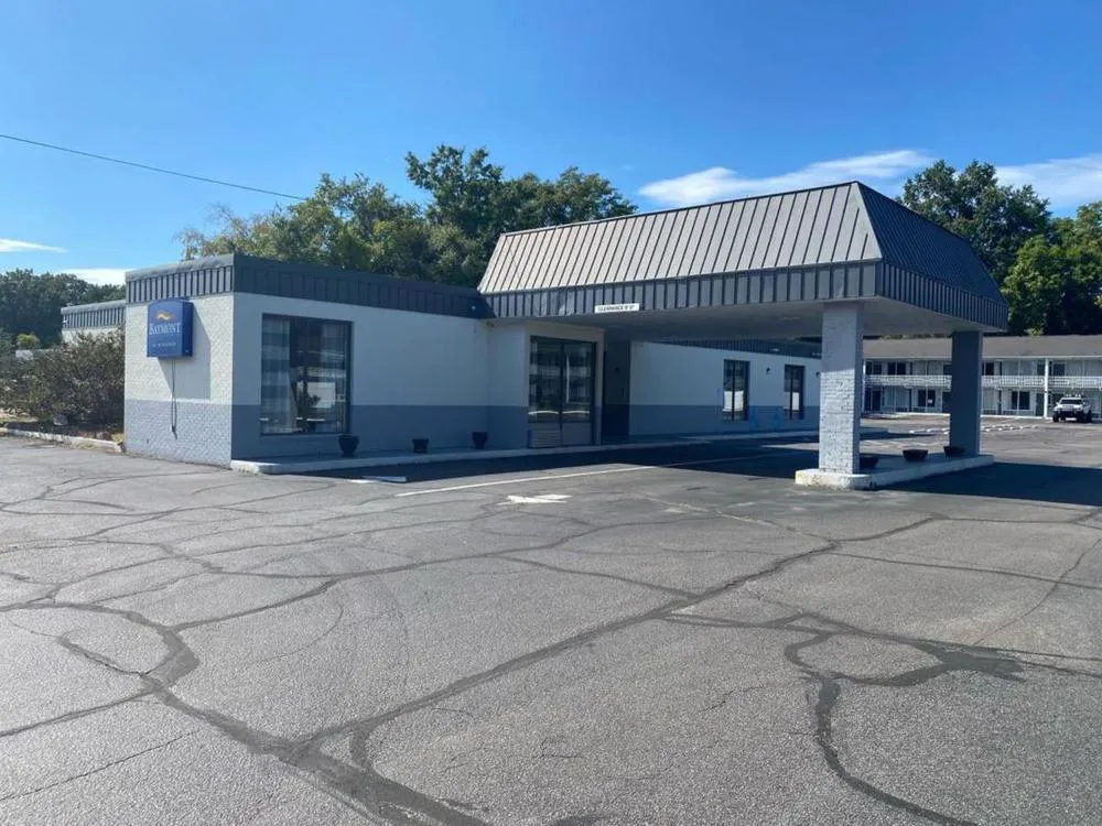 Baymont by Wyndham Cheraw hotel hero