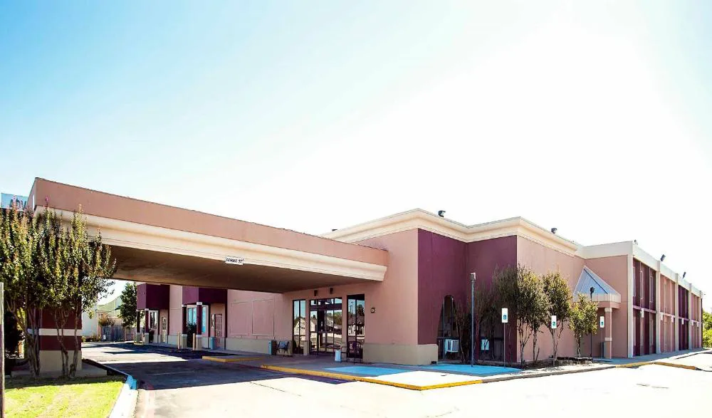 Express Inn & Suites hotel hero