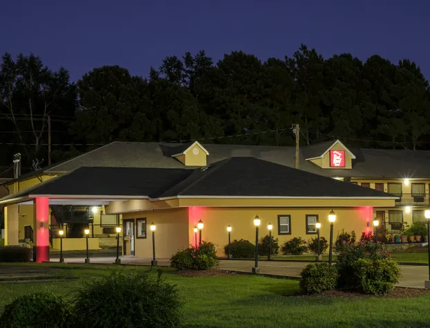 Red Roof Inn Columbus, MS hotel detail image 1