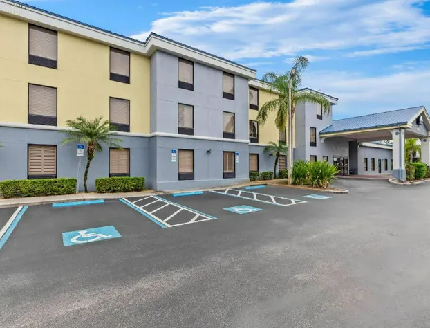 Days Inn & Suites by Wyndham Lakeland hotel detail image 1