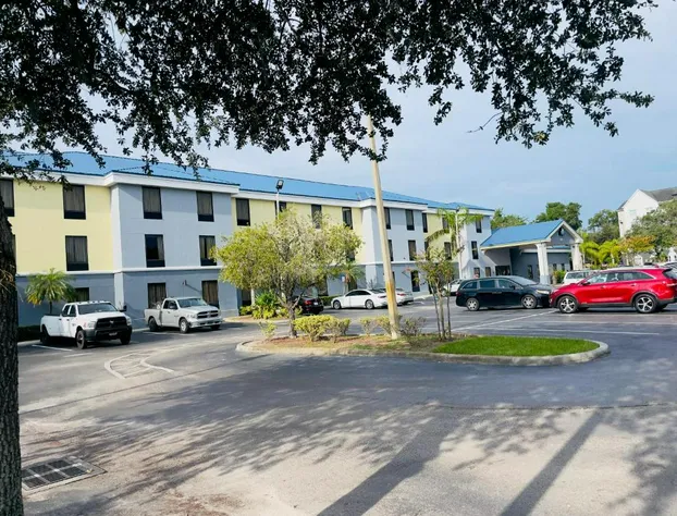 Days Inn & Suites by Wyndham Lakeland hotel detail image 2