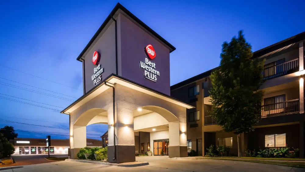 Best Western Plus Country Inn & Suites hotel hero